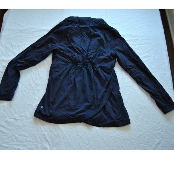 Lululemon Windbreaker with Hideaway Hoodie Size 10 Dark Blue - Picture 5 of 10